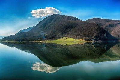 Camina por la cima, navega en kayak por el lago, visita castillos y degustación de comida en 2 días