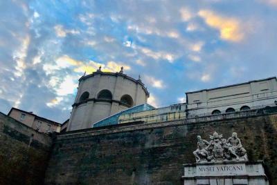 ¡El tour exclusivo de la Ciudad del Vaticano! No hay línea !!! Con guia !!!