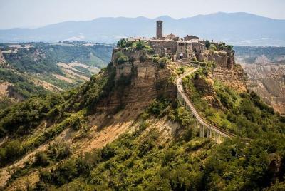 Traslado a Florencia, visitando Bagnoregio desde Roma (o al revés)