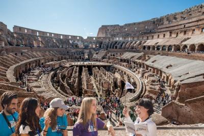 Coliseo VIP, piso de arena y antigua Roma
