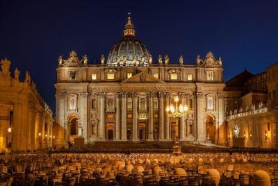 Vaticano de noche con aperitivo