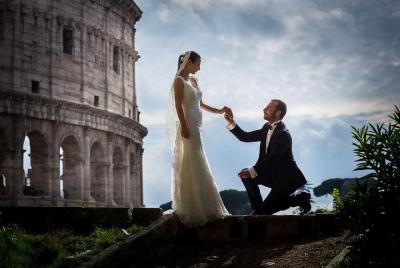 Recién casados ​​en Roma Tour con fotógrafo y conductor profesional