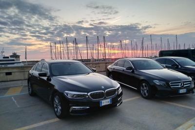 Traslado privado de lujo de un día desde el centro de la ciudad de Roma a los aeropuertos de Roma