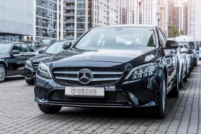 Traslado nocturno privado de lujo desde el centro de la ciudad de Roma a los aeropuertos de Roma