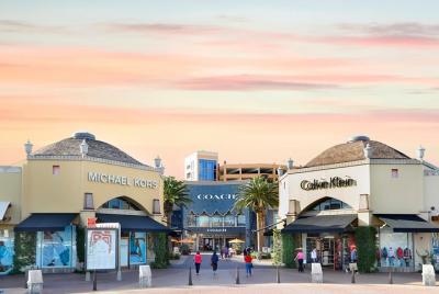 Traslado a las tiendas outlet de Citadel desde Anaheim con sala VIP opcional y llegada a LAX Traslado a las tiendas outlet de Citadel desde Anaheim con sala VIP opcional y llegada a LAX