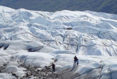 Aventura a pie por el glaciar de Alaska