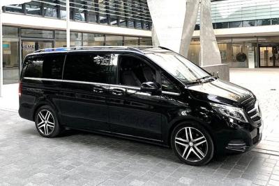 Traslado privado de salida: Berlín al aeropuerto de Brandenburgo BER en camioneta de lujo Traslado privado de salida: Berlín al aeropuerto de Brandenburgo BER en camioneta de lujo