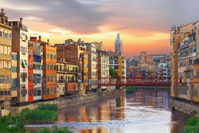 Girona y Sitges desde Barcelona con guía profesional