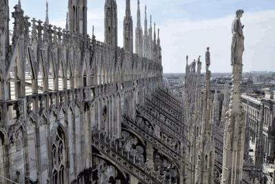 Recorrido para grupos pequeños con entrada Evite las colas al Duomo con subterráneo y terrazas en Milán Recorrido para grupos pequeños con entrada Evite las colas al Duomo con subterráneo y terrazas en Milán