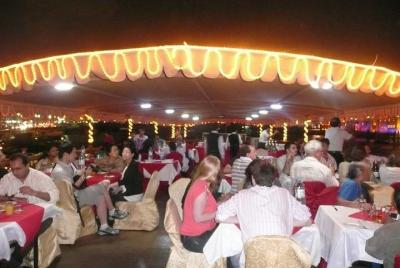 Dhow Dinner Cruise en Dubai Creek