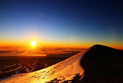 Tour al amanecer en la cumbre de Mauna Kea (foto gratis de la estrella y el amanecer) Tour al amanecer en la cumbre de Mauna Kea (foto gratis de la estrella y el amanecer)