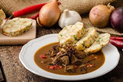 Cena privada auténtica checa: ¡bebe y coma como un checo!