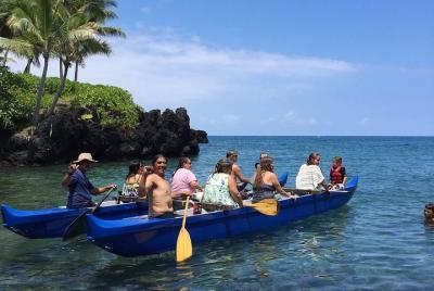 Tour guiado de canoa de soporte en la bahía de Kealakekua Tour guiado de canoa de soporte en la bahía de Kealakekua