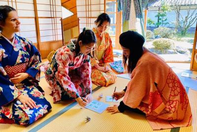 Caligrafía y origami anticuados en línea