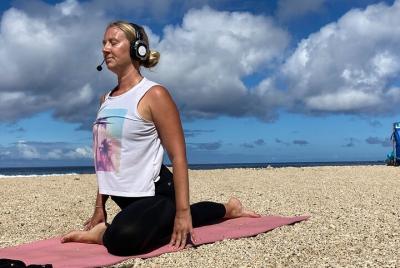 Silent Disco Beach Yoga en Old Airport Beach
