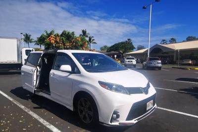 Traslado privado desde el aeropuerto internacional de Kona a hoteles en Kailua-Kona Traslado privado desde el aeropuerto internacional de Kona a hoteles en Kailua-Kona