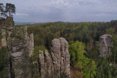 Recorrido a pie por el paraíso bohemio de las rocas de Prachov y el castillo de Trosky