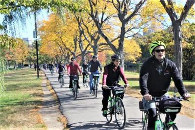 Recorrido en bicicleta del Emerald Necklace de Boston (excursión para ver el follaje otoñal en los meses de otoño) Recorrido en bicicleta del Emerald Necklace de Boston (excursión para ver el follaje otoñal en los meses de otoño)