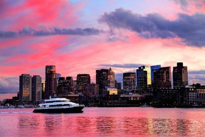 Crucero al atardecer en Boston Crucero al atardecer en Boston