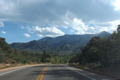 Escuche a un guía turístico mientras conduce entre Breckenridge y Denver