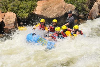 Números medio día Rafting en aguas bravas clase IV Números medio día Rafting en aguas bravas clase IV