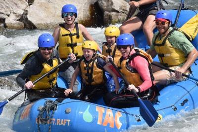 Viaje Intermedio de Canotaje de Browns Canyon con Transporte Viaje Intermedio de Canotaje de Browns Canyon con Transporte