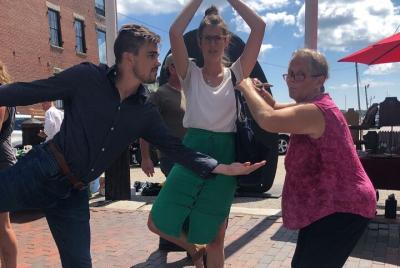 Participa en una divertida búsqueda del tesoro en Buffalo de Wacky Walks