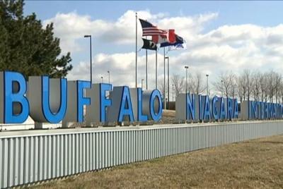 Traslado privado y seguro de ida y vuelta entre el aeropuerto de Buffalo y las cataratas del Niágara, Canadá