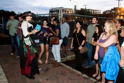 Recorrido a pie de fantasmas y rastreo de pubs en Haunted Charleston Recorrido a pie de fantasmas y rastreo de pubs en Haunted Charleston