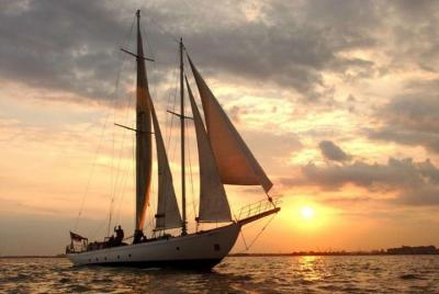 Nueva York Sunset Sunset Sail a bordo de Shearwater
