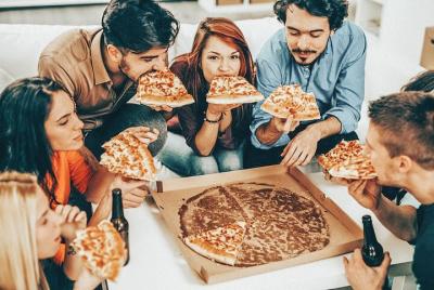 Elaboración de pizzas en Chicago con expertos locales