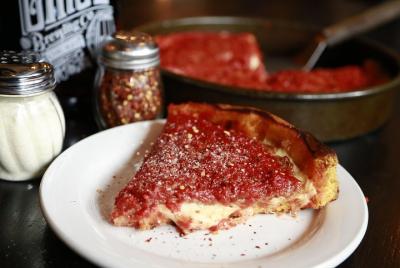 Tour de pizza a pie por el centro de Chicago
