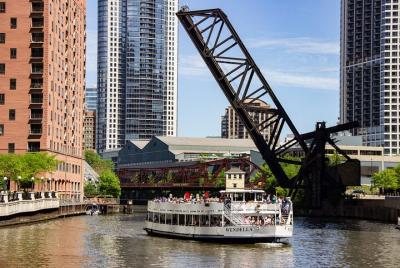 Recorrido en barco por la arquitectura de Chicago de 45 minutos desde Chicago Riverwalk