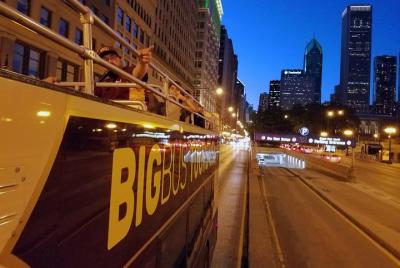 Recorrido nocturno en el Big Bus por Chicago.