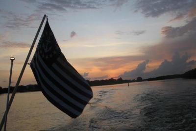 Crucero privado al atardecer desde Cove Cay Marina