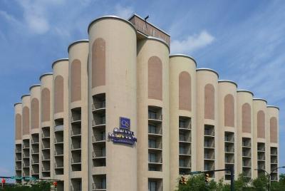 Búsqueda del tesoro de Akron: Akron redondo de goma quemada