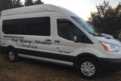 ¡Paquete de alojamiento y tours premium todo incluido con Cody Wyoming Adventures!