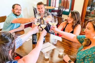 Recorrido a pie por la comida, el vino y la historia originales de Dallas Recorrido a pie por la comida, el vino y la historia originales de Dallas