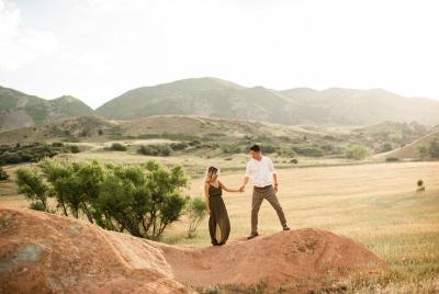 Sesión de fotos con vistas a la montaña
