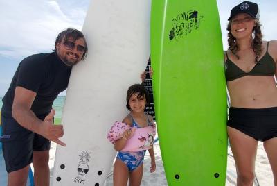 Clases de surf en la isla de Okaloosa con un instructor profesional
