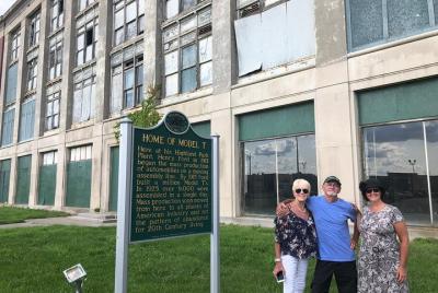 Recorrido en automóvil antiguo de Private MotorCities Heritage: de manitas a titanes