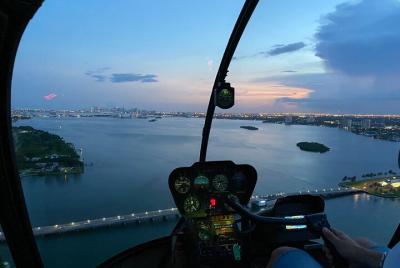 Tour privado en helicóptero al atardecer en Miami