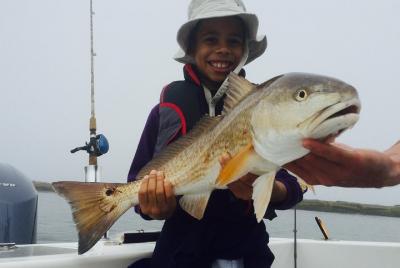 Pesca de medio día en la bahía / embarcadero