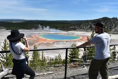 Tour PRIVADO de Yellowstone para 4 o más personas: picnic, binoculares, telescopio