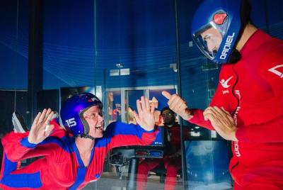 Houston Memorial Indoor Skydiving con 2 vuelos y certificado personalizado