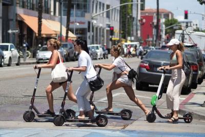Tour interactivo en scooter eléctrico para grupos pequeños en Buffalo Bayou Park Tour interactivo en scooter eléctrico para grupos pequeños en Buffalo Bayou Park