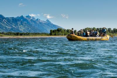 Flotador escénico del río Snake con vistas de Teton