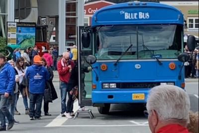 El Blue Bus Glacier Express es un viaje completamente narrado al glaciar Mendenhall El Blue Bus Glacier Express es un viaje completamente narrado al glaciar Mendenhall