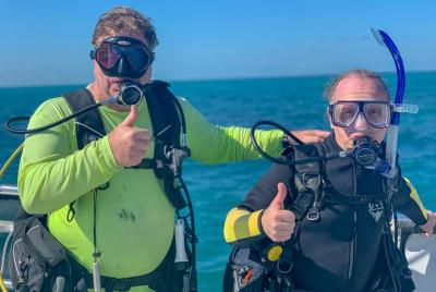 Viaje de medio día de buceo en los Cayos de Florida