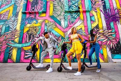 ¡Tour gastronómico y cultural autoguiado de la ciudad en scooters ¡Tour gastronómico y cultural autoguiado de la ciudad en scooters